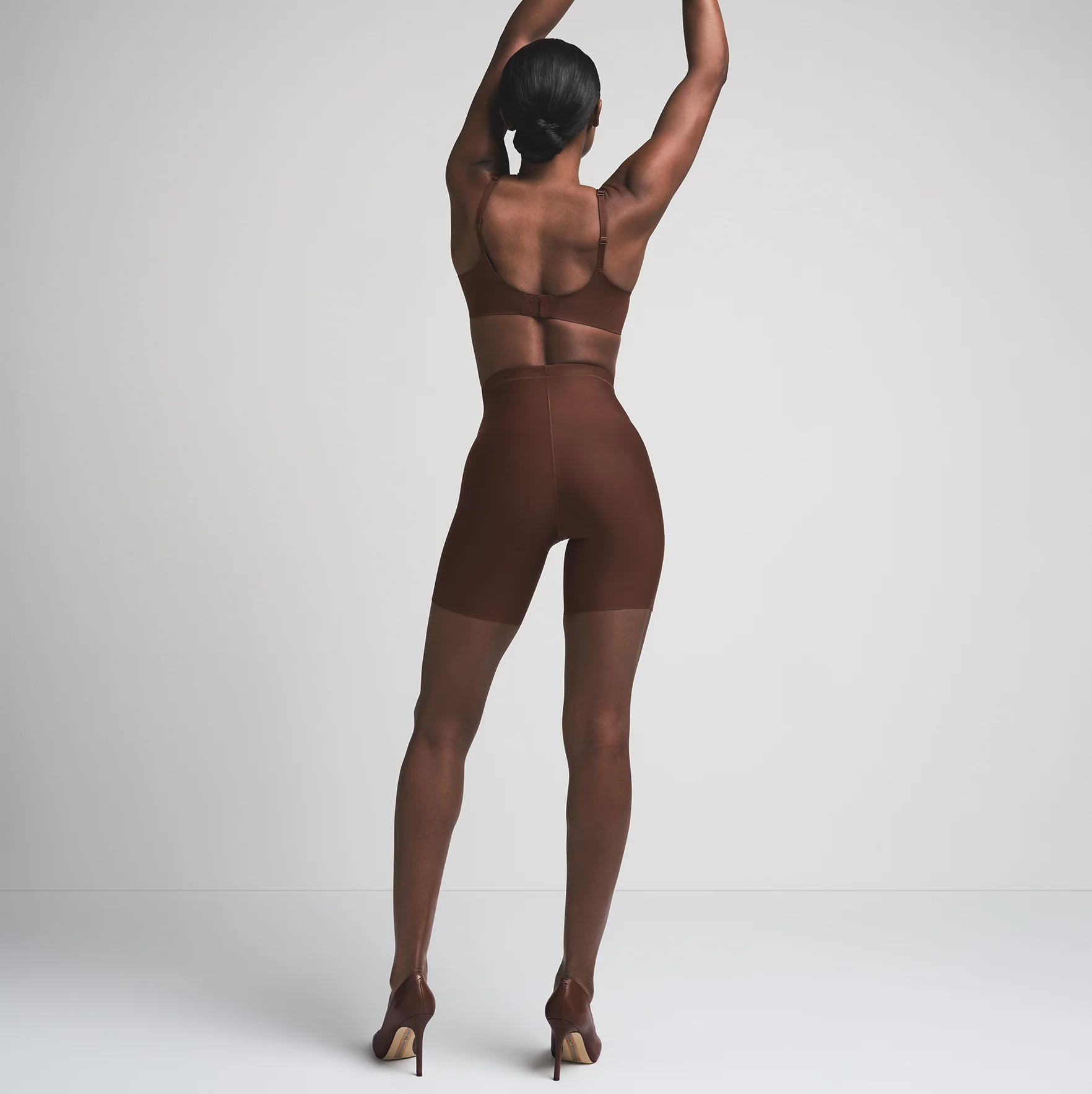 SKIMS BODY CORE SCULPT MID RISE SHORT | COCOA - Image 10