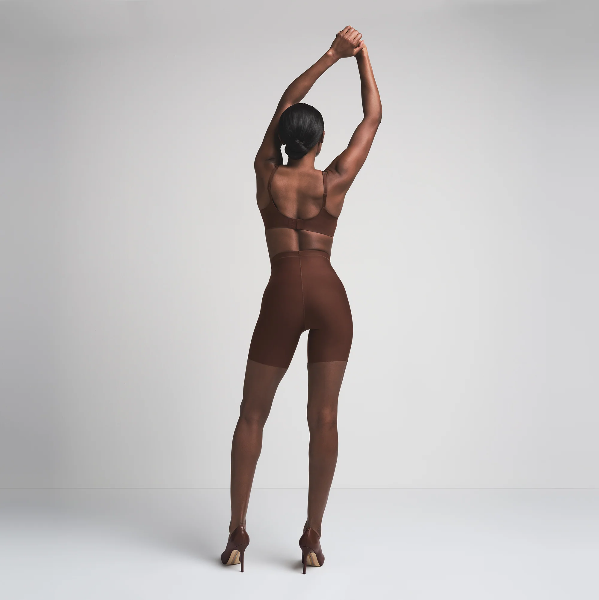 SKIMS BODY CORE SCULPT MID RISE SHORT | COCOA - Image 6