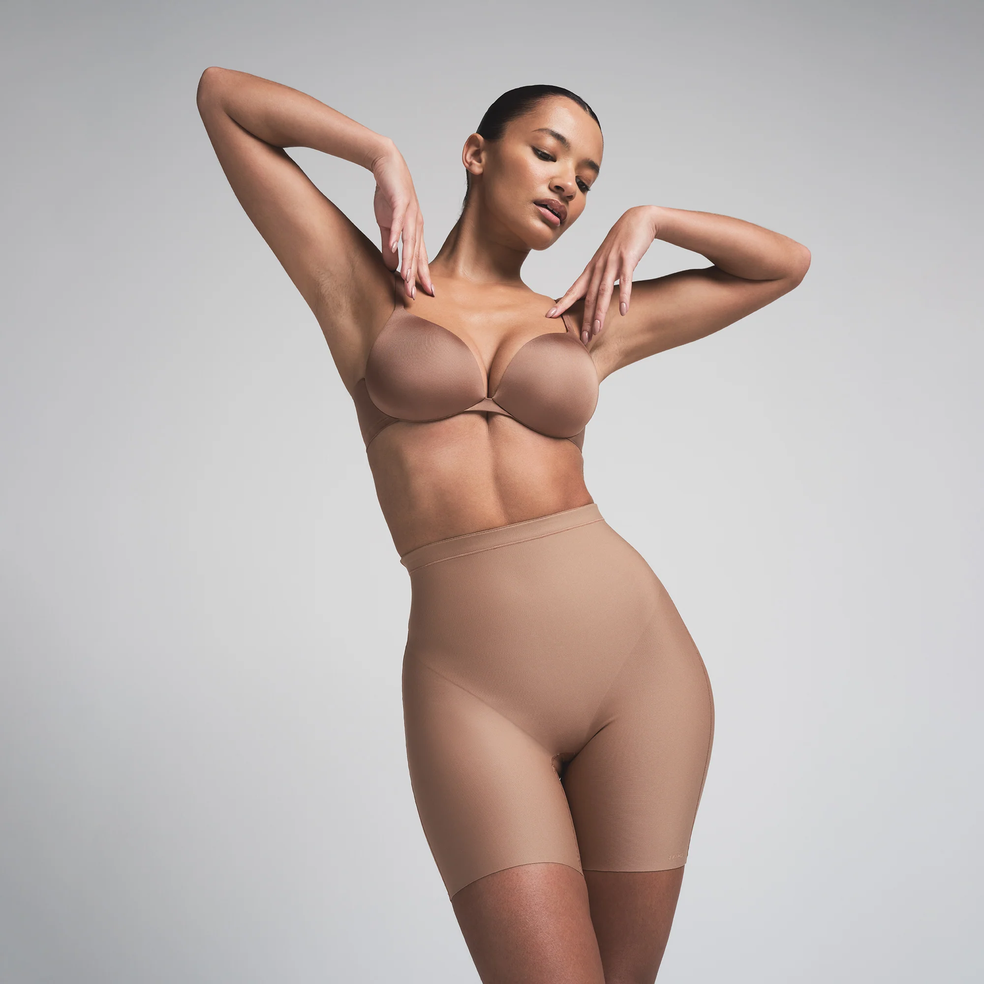SKIMS BODY CORE SCULPT MID RISE SHORT | SIENNA - Image 4
