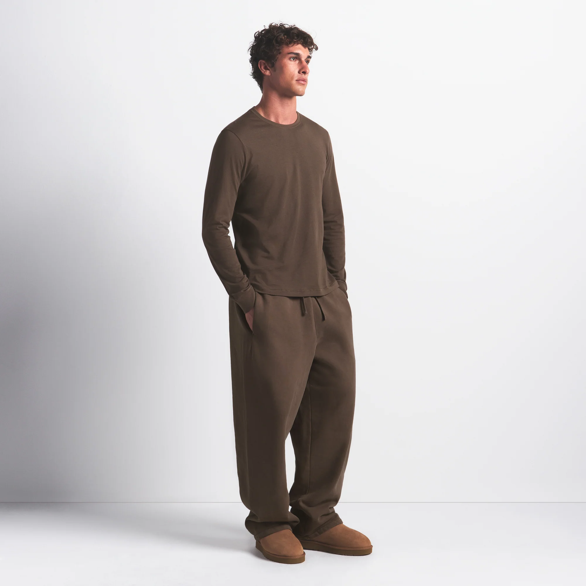 SKIMS COTTON MENS CLASSIC LONG SLEEVE T-SHIRT | DRIFTWOOD - Image 4