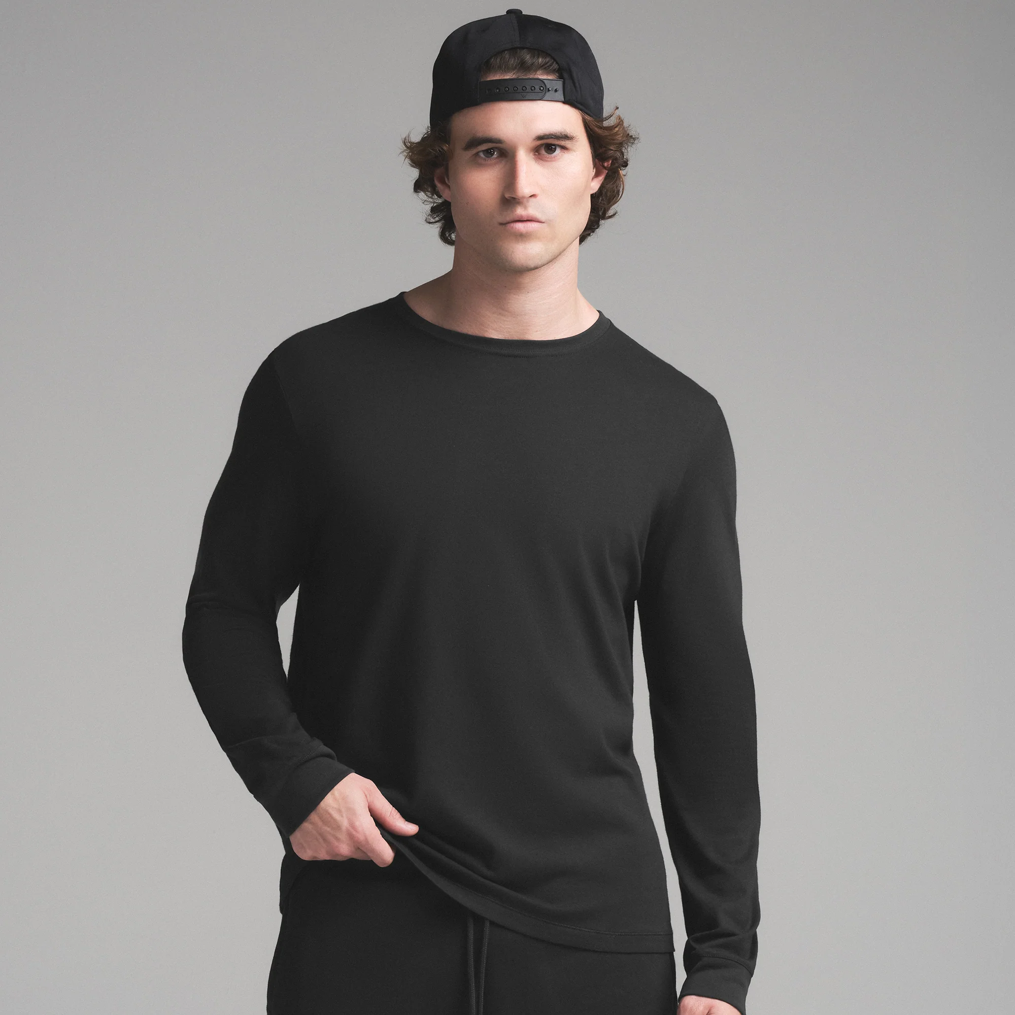 SKIMS COTTON MENS CLASSIC LONG SLEEVE T-SHIRT | ONYX - Image 3