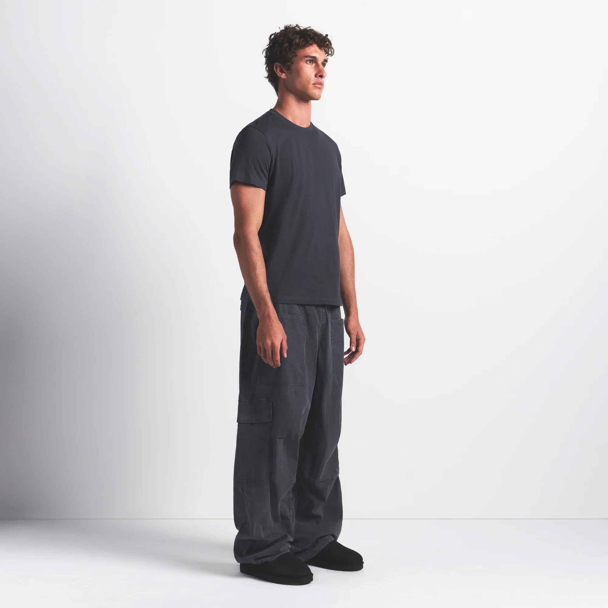 SKIMS COTTON MENS CLASSIC T-SHIRT | GRAPHITE - Image 4