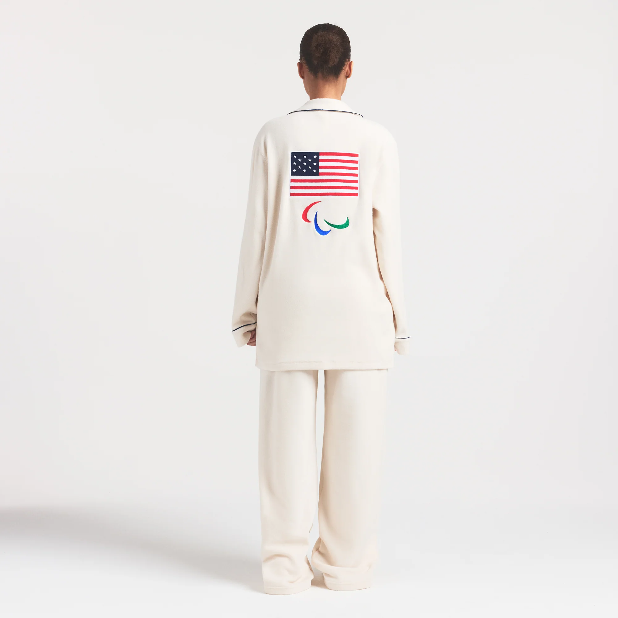 SKIMS FOR TEAM USA FLEECE UNISEX PARALYMPIC OVERSIZED SLEEP TOP | ECRU - Image 4