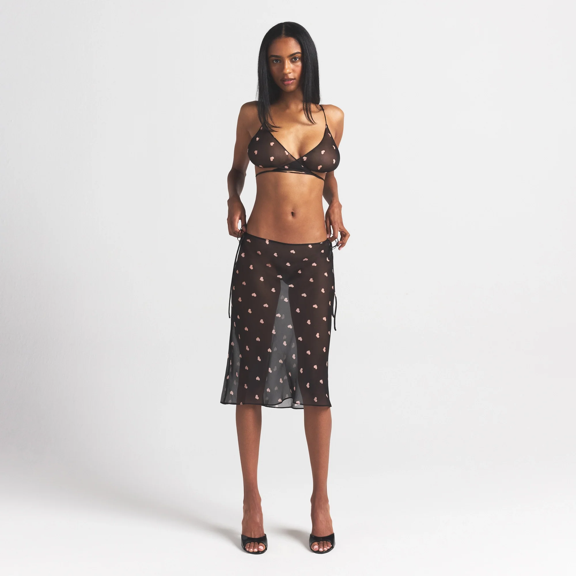 SKIMS ROMANCE SKIMPY WRAP BRALETTE | OBSIDIAN SPACED HEARTS - Image 2