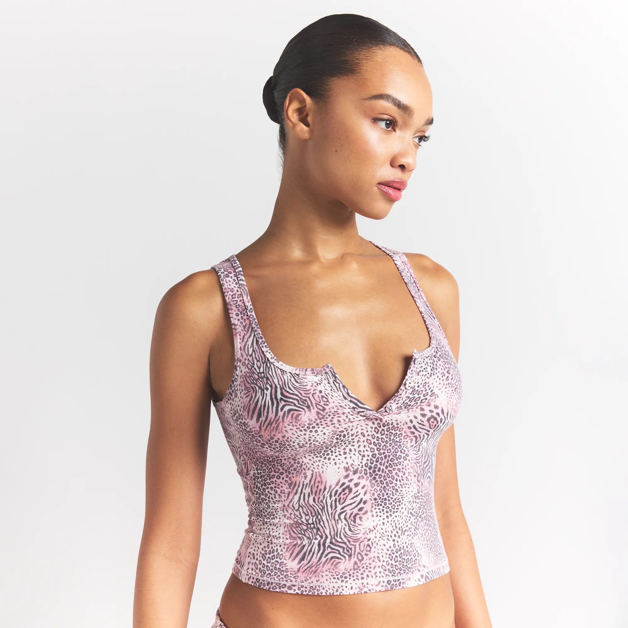SKIMS SLEEP HENLEY TANK | BLOOM MINI MULTI ANIMAL - Image 3