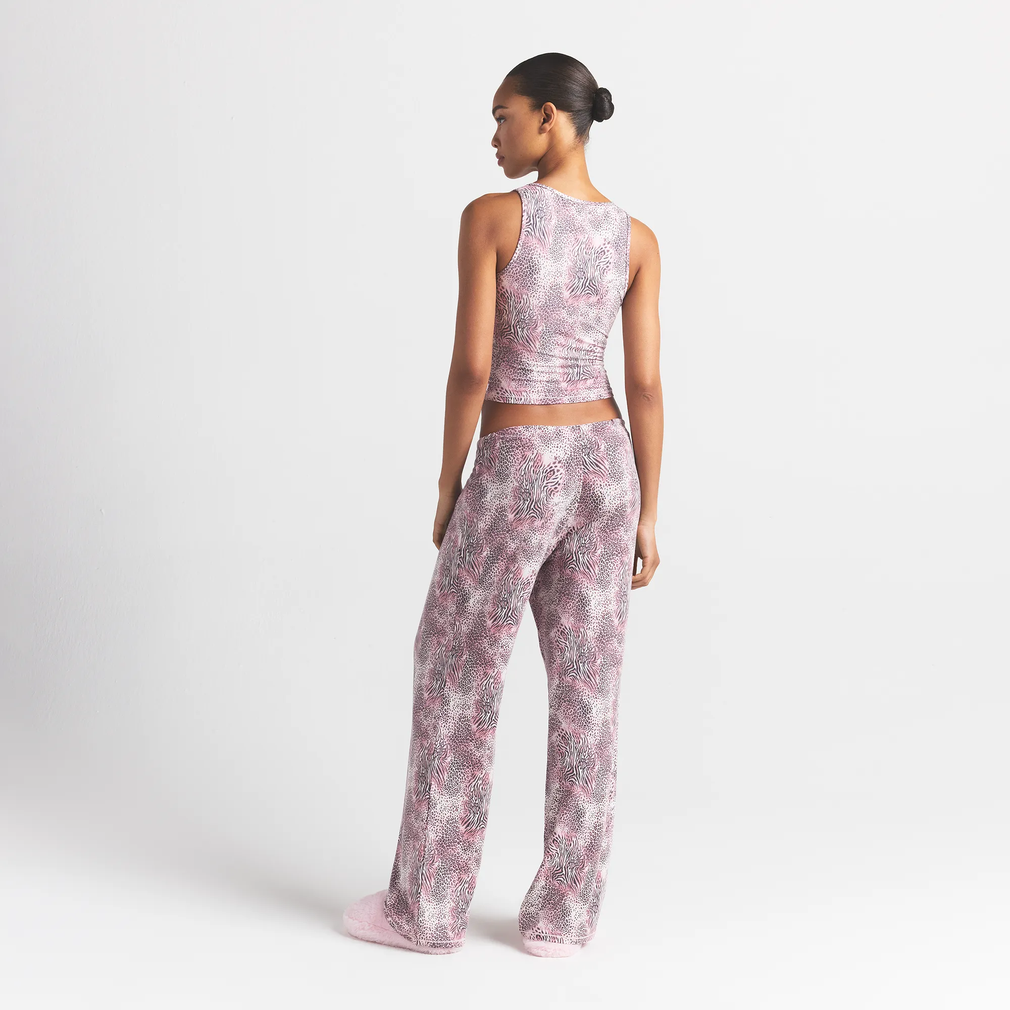 SKIMS SLEEP HENLEY TANK | BLOOM MINI MULTI ANIMAL - Image 5