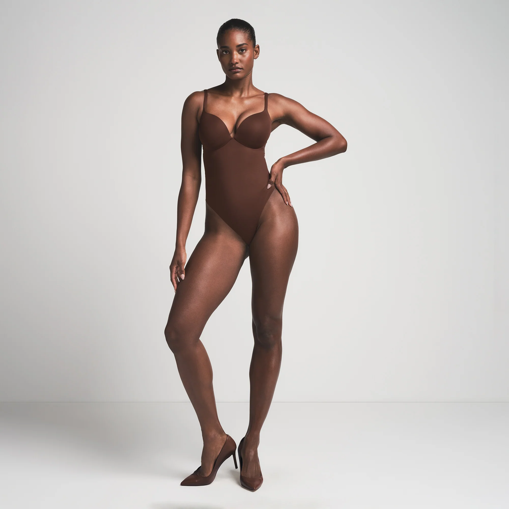 SKIMS ULTIMATE BODY PUSH-UP THONG BODYSUIT | COCOA - Image 4