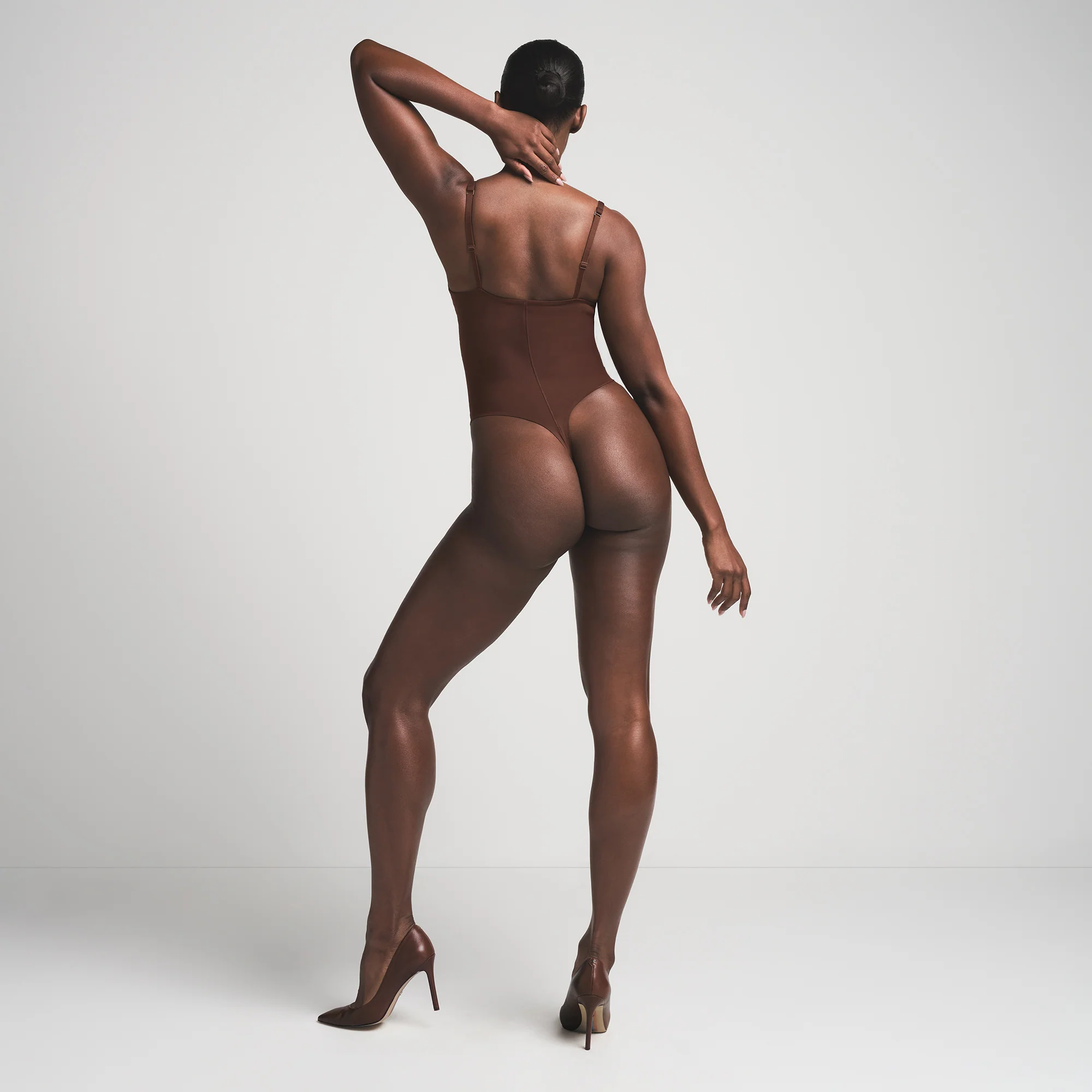 SKIMS ULTIMATE BODY PUSH-UP THONG BODYSUIT | COCOA - Image 5