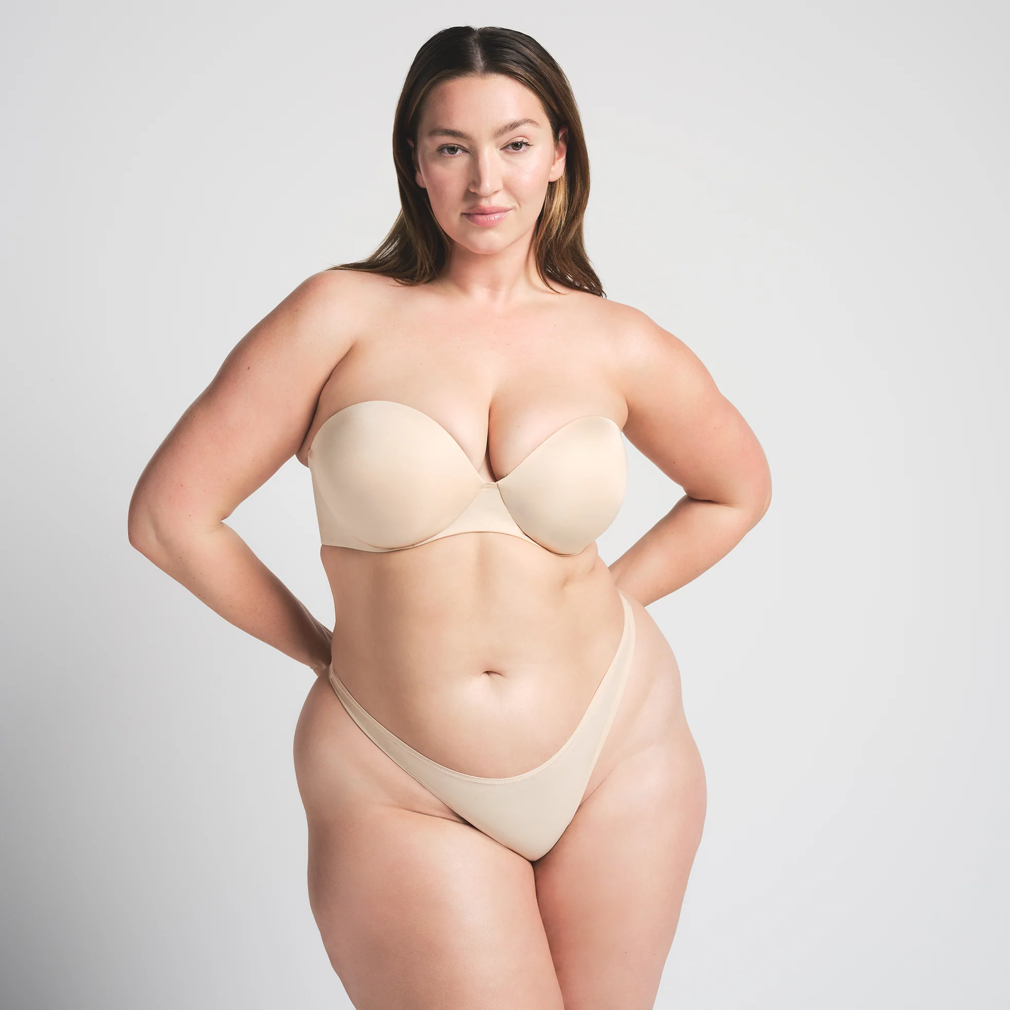 SKIMS ULTIMATE STRAPLESS PUSH-UP BRA | SAND - Image 3