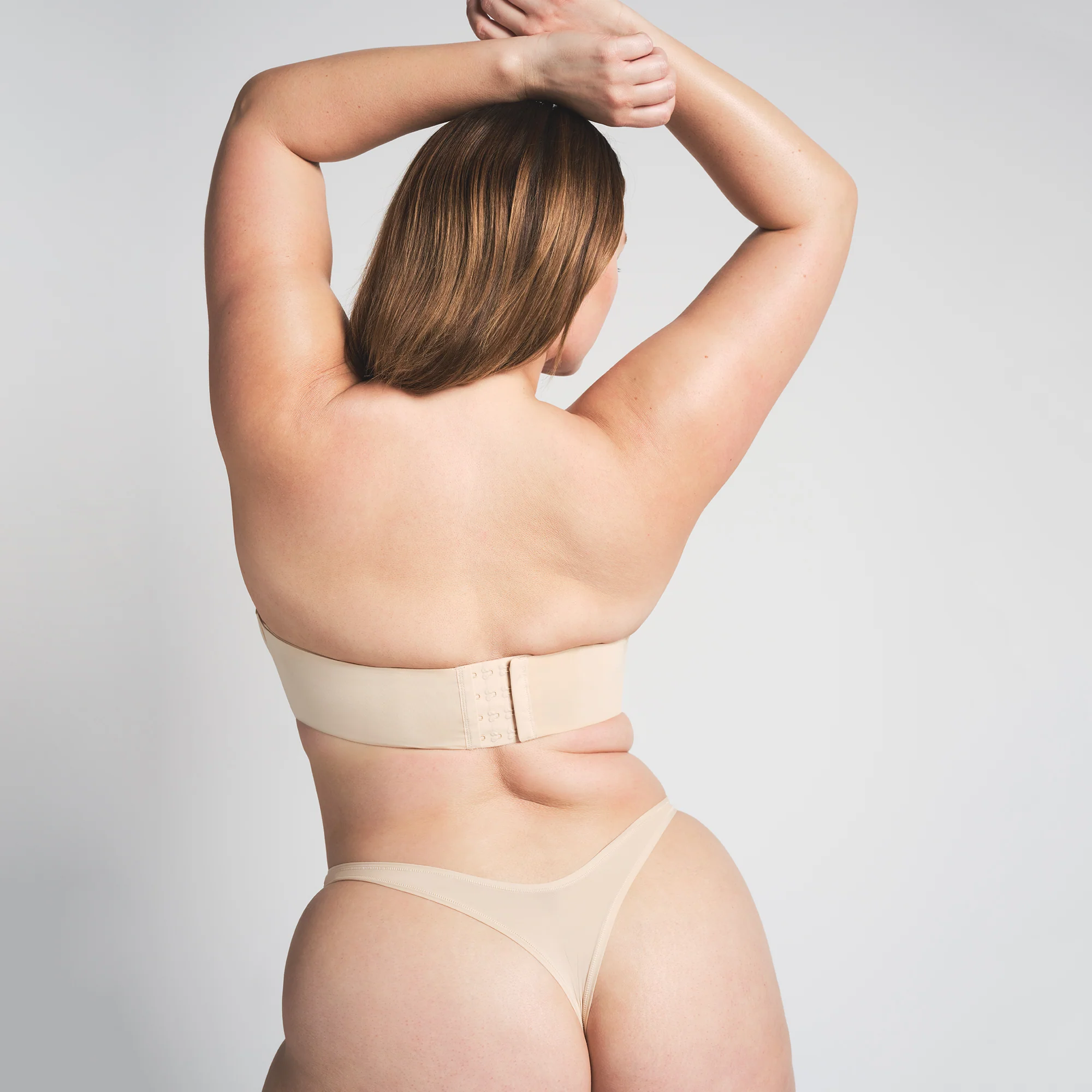 SKIMS ULTIMATE STRAPLESS PUSH-UP BRA | SAND - Image 4