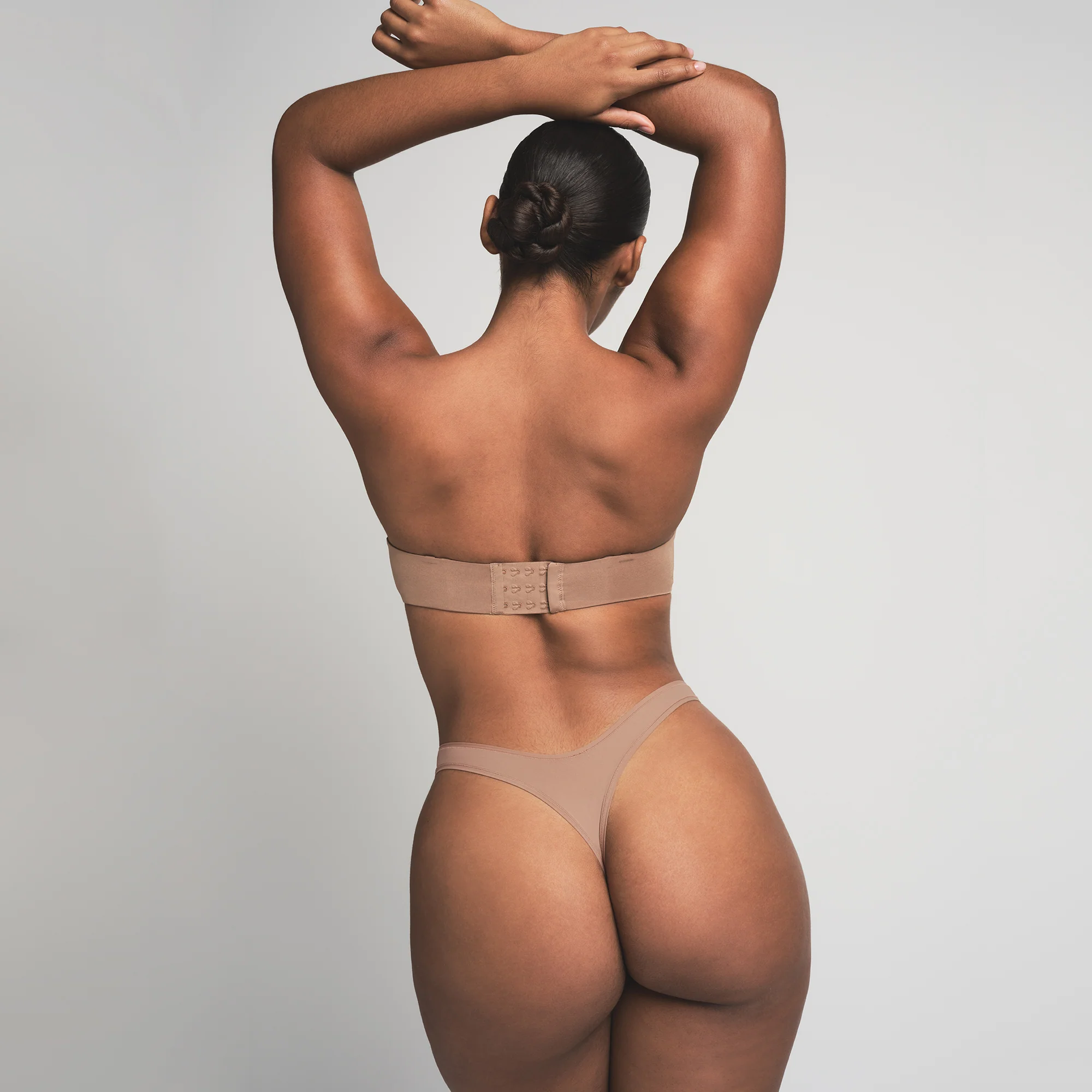 SKIMS ULTIMATE STRAPLESS PUSH-UP BRA | SIENNA - Image 4