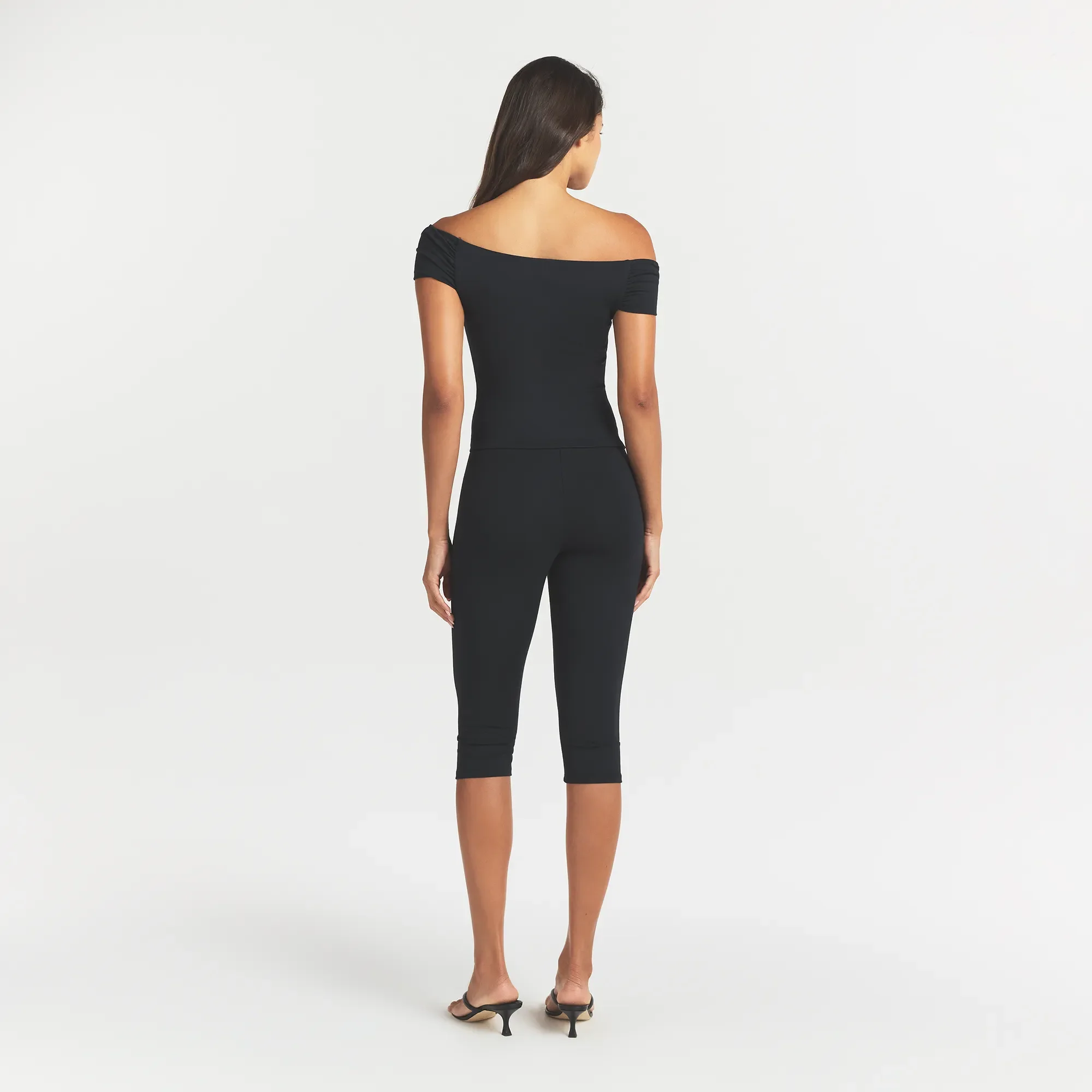 SMOOTH LAYERS HIGH-WAISTED CAPRI | OBSIDIAN - Image 4