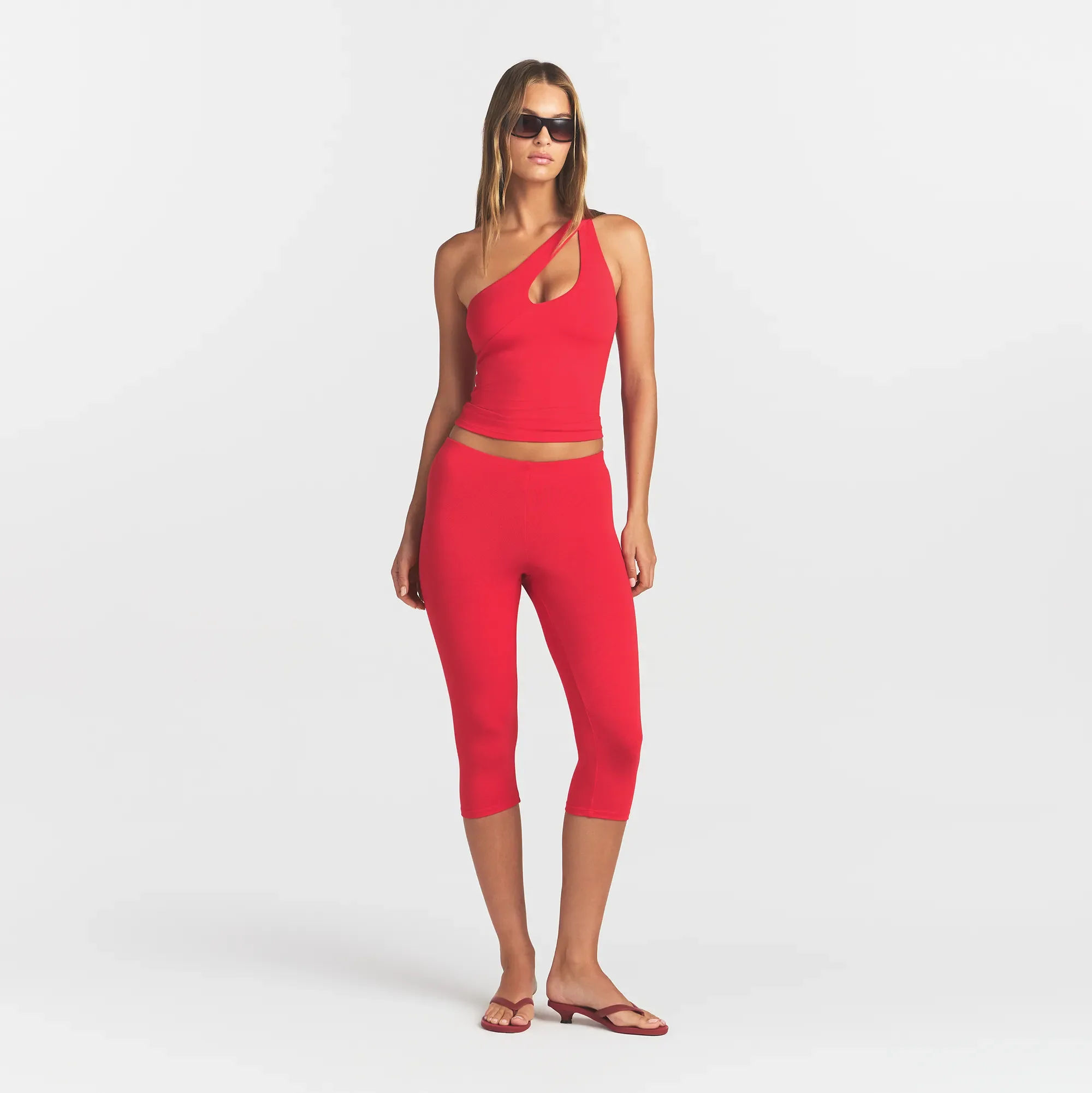 SMOOTH LAYERS ONE SHOULDER TOP | CARMINE - Image 2