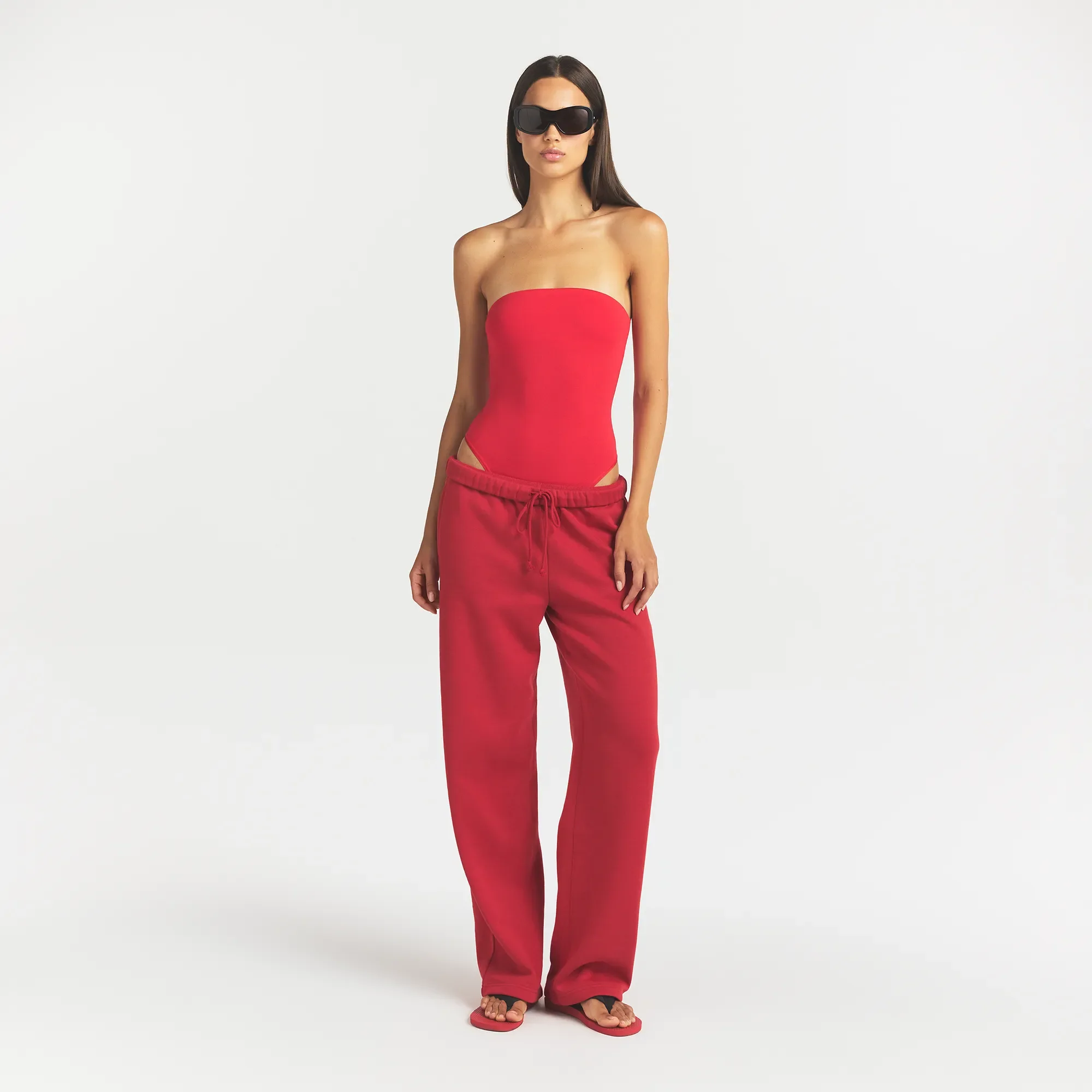 SMOOTH LAYERS STRAPLESS BODYSUIT | CARMINE - Image 2