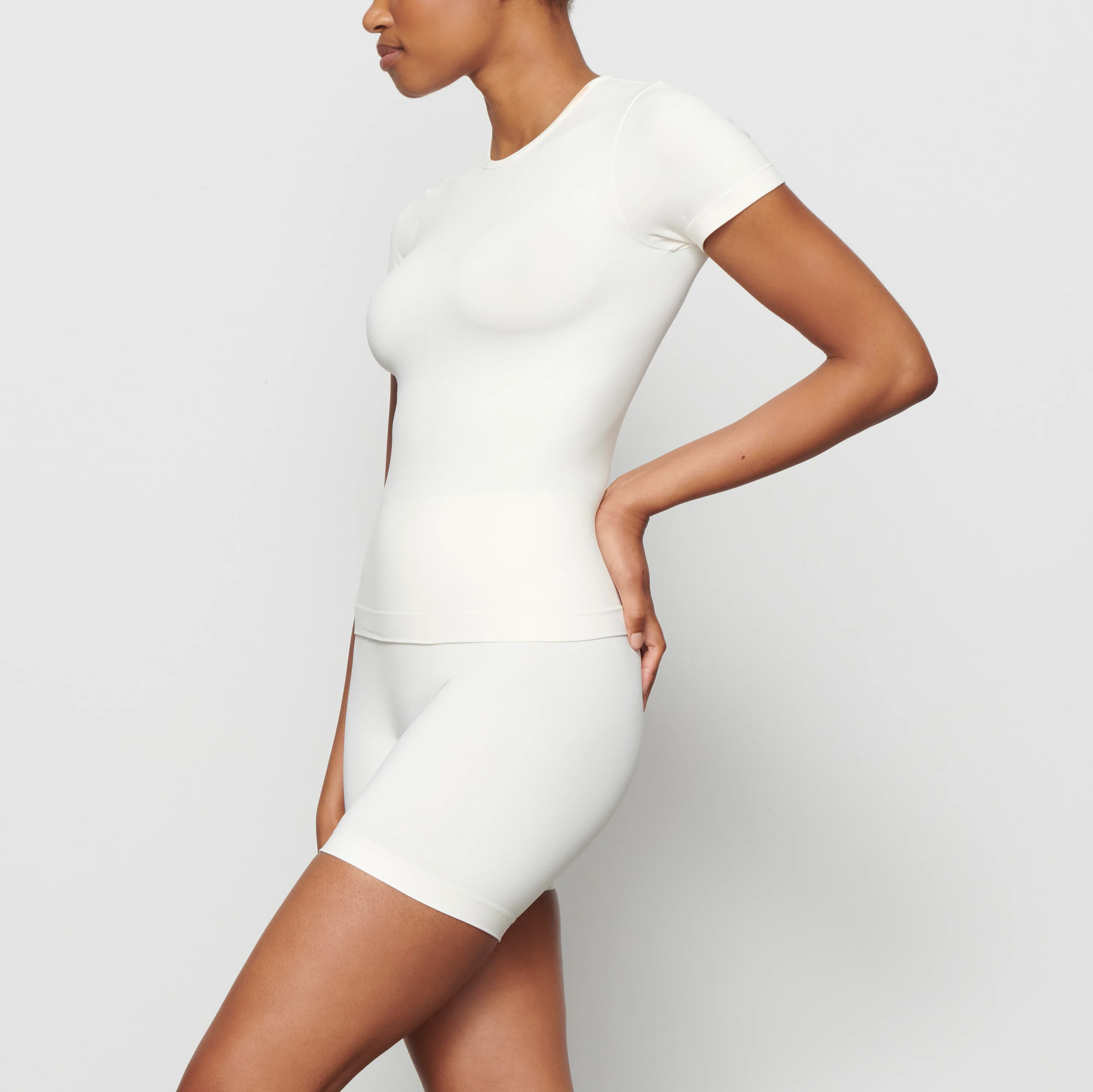 SOFT SMOOTHING SEAMLESS T-SHIRT | MARBLE - Image 3