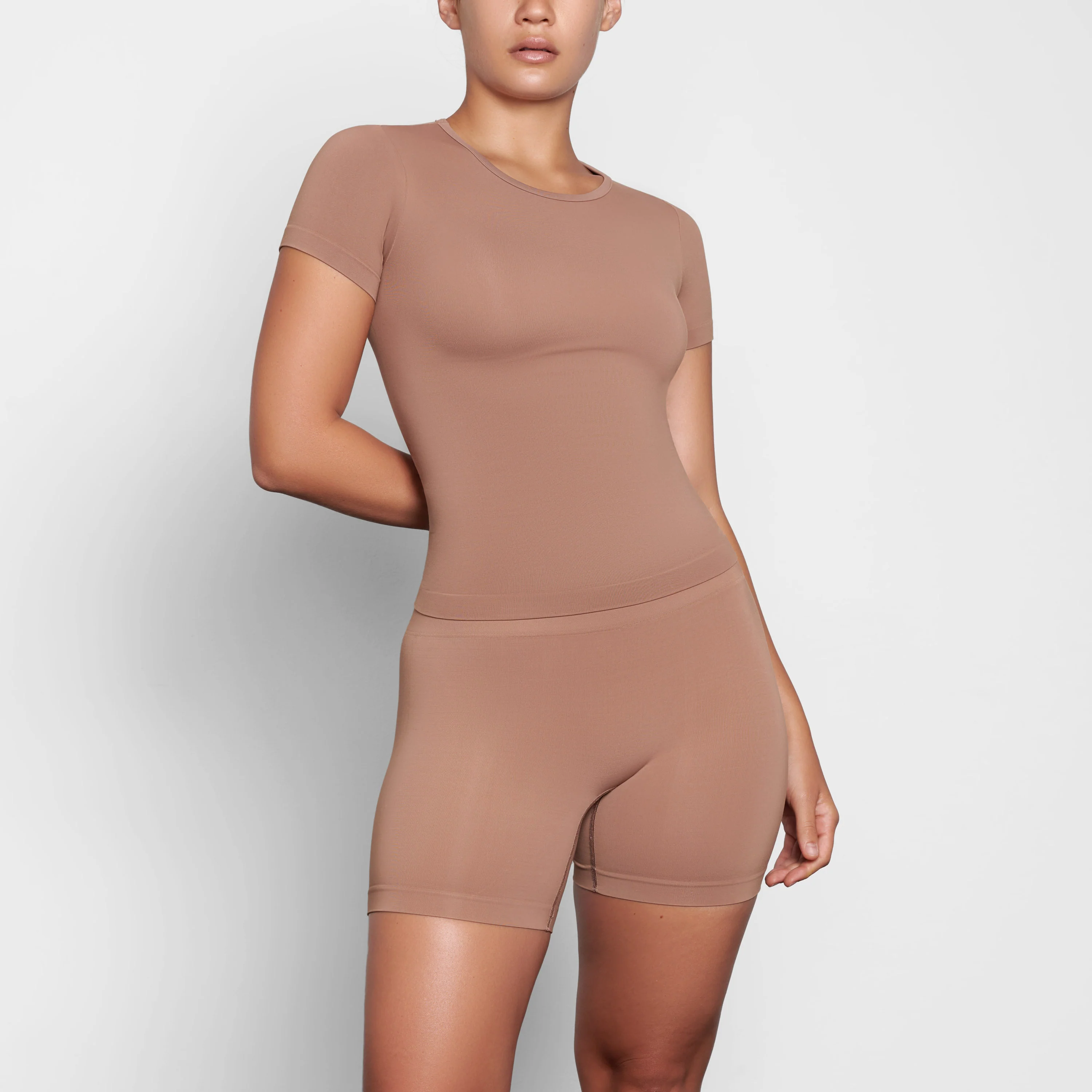 SOFT SMOOTHING SEAMLESS T-SHIRT | SIENNA - Image 2