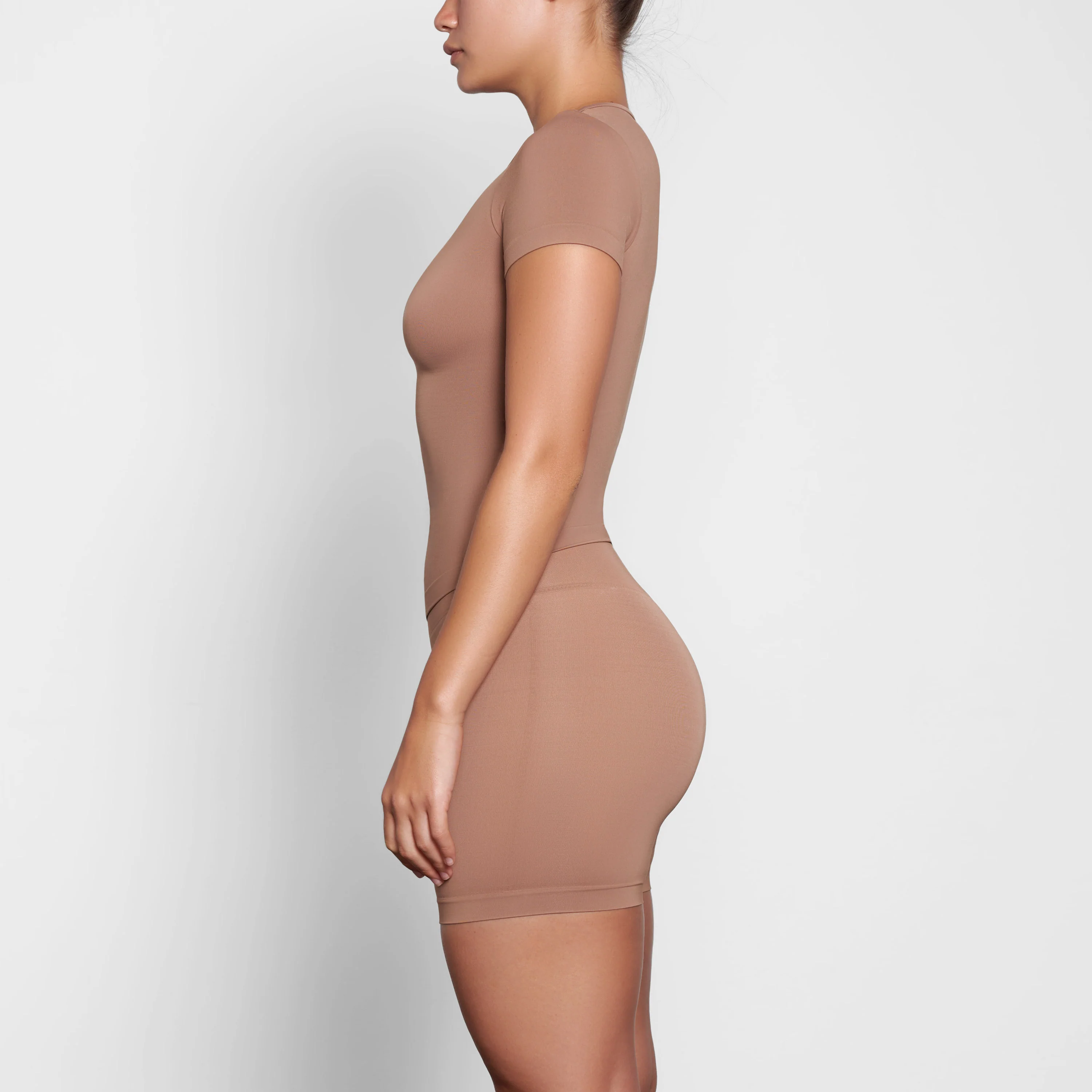 SOFT SMOOTHING SEAMLESS T-SHIRT | SIENNA - Image 3