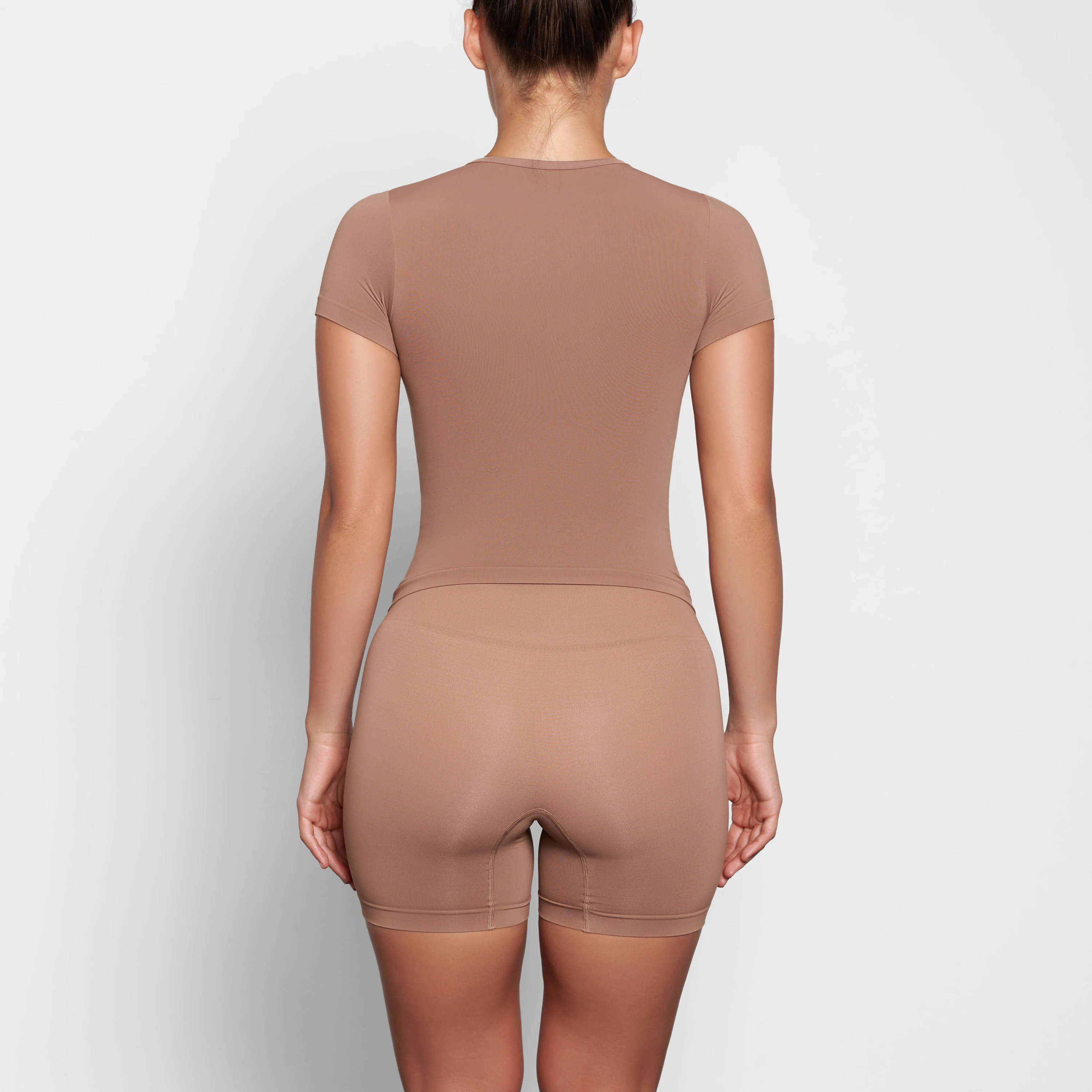 SOFT SMOOTHING SEAMLESS T-SHIRT | SIENNA - Image 4