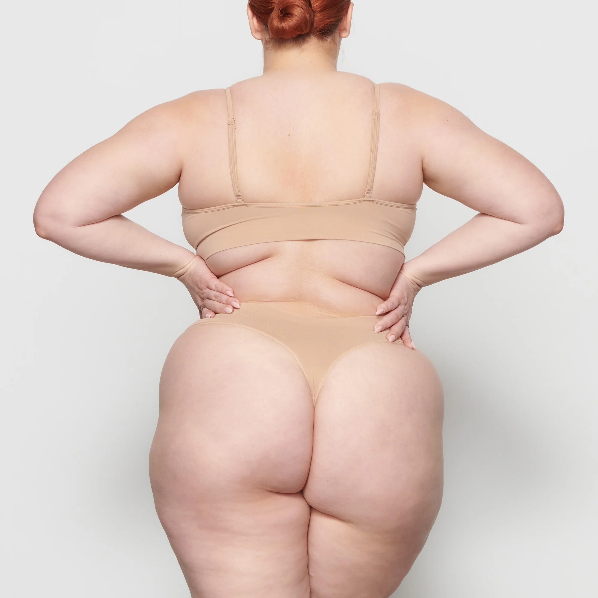 SOFT SMOOTHING SEAMLESS THONG | CLAY - Image 4