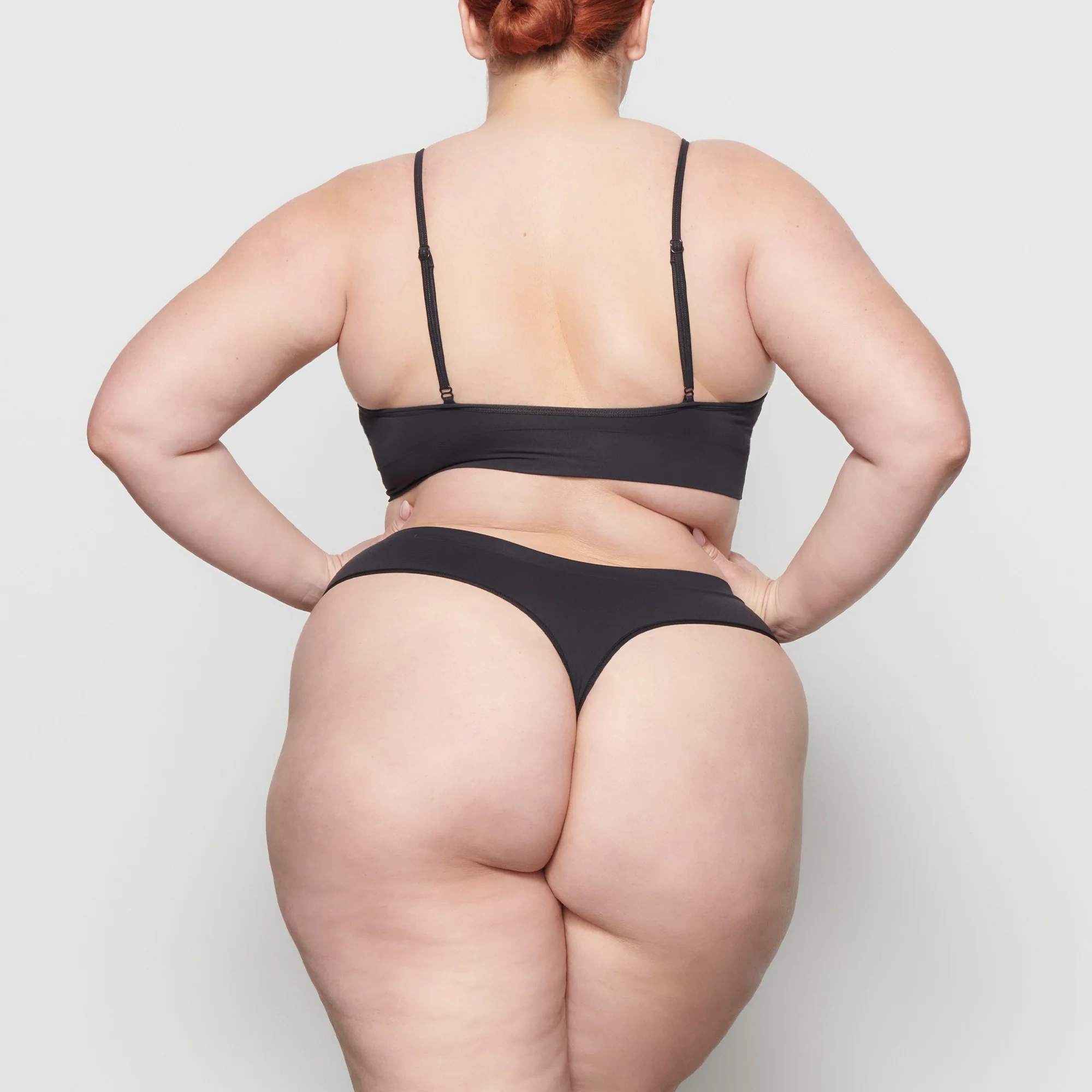 SOFT SMOOTHING SEAMLESS THONG | ONYX - Image 4