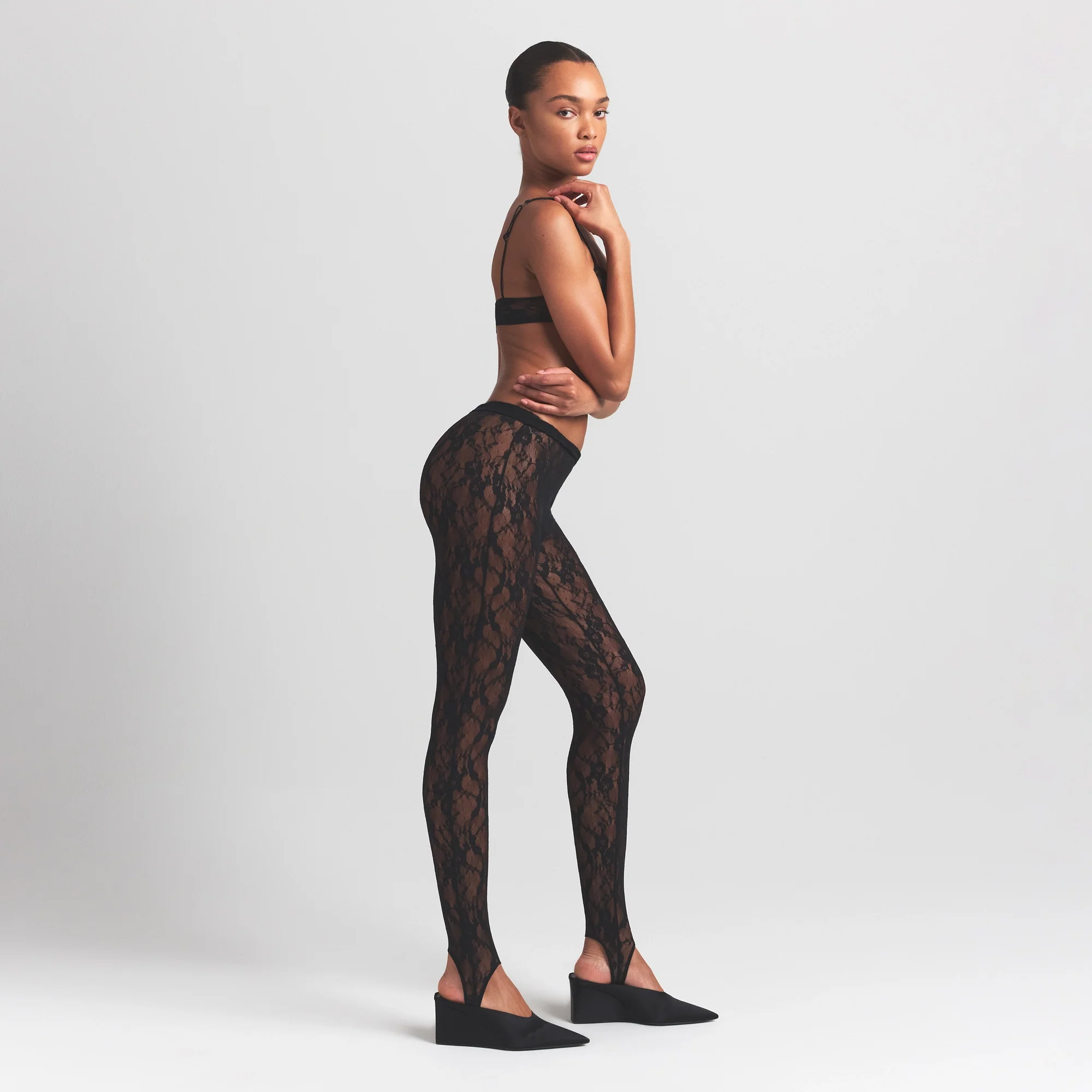 STRETCH LACE STIRRUP LEGGING | SOOT - Image 5
