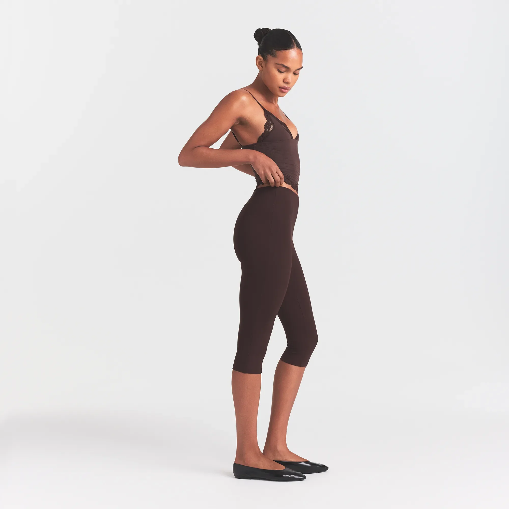 THE ESSENTIAL COLLECTION HIGH-WAISTED CAPRI | ESPRESSO - Image 3