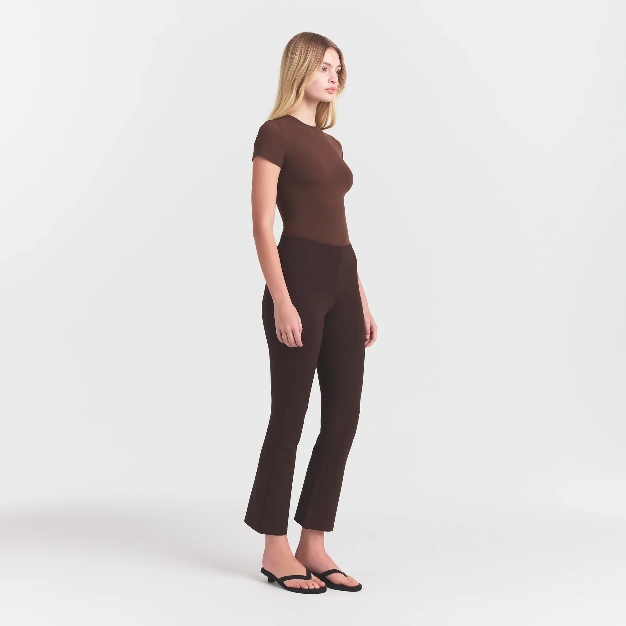 THE ESSENTIAL COLLECTION HIGH-WAISTED CROPPED KICK FLARE PANT | ESPRESSO - Image 3