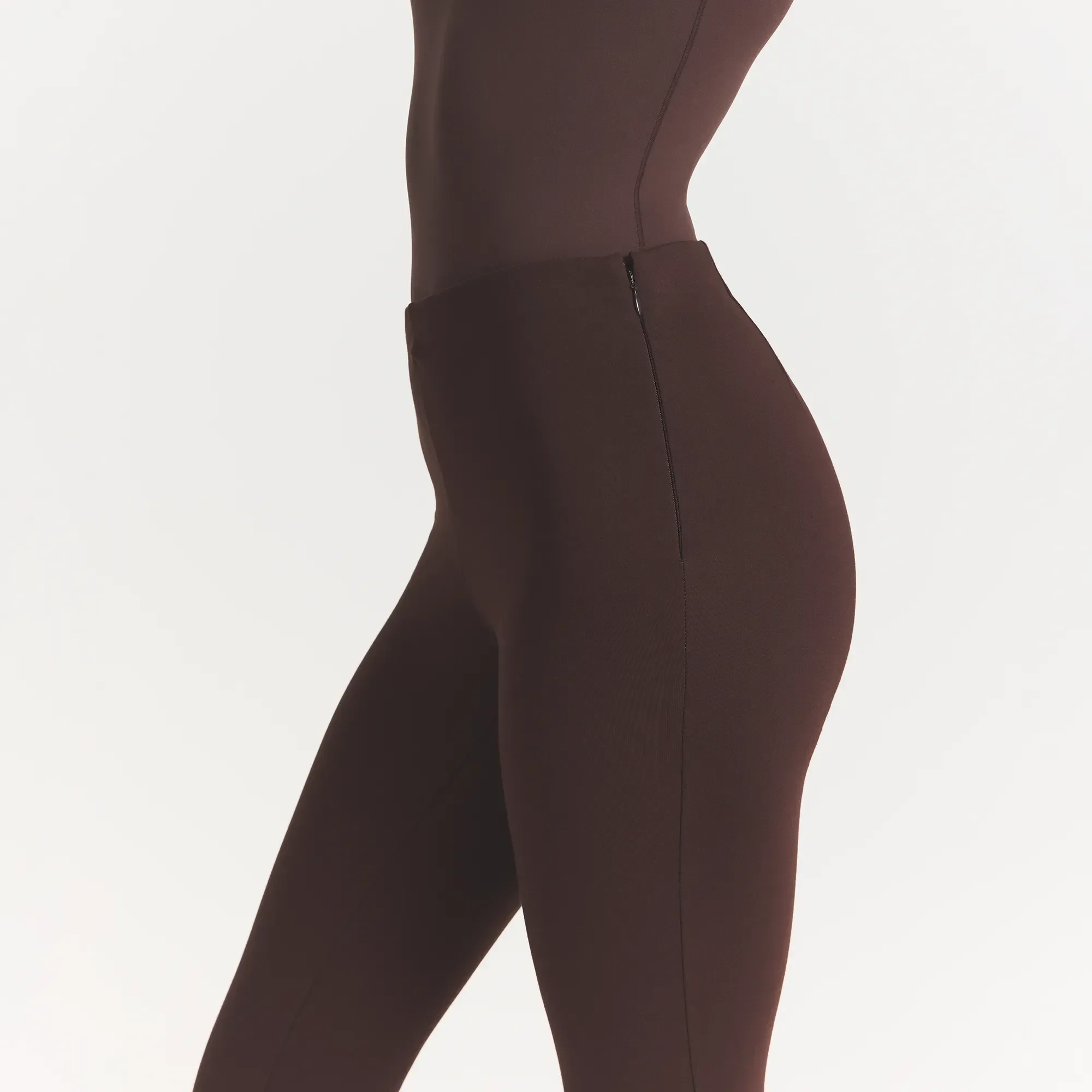 THE ESSENTIAL COLLECTION HIGH-WAISTED LEGGING | ESPRESSO - Image 4