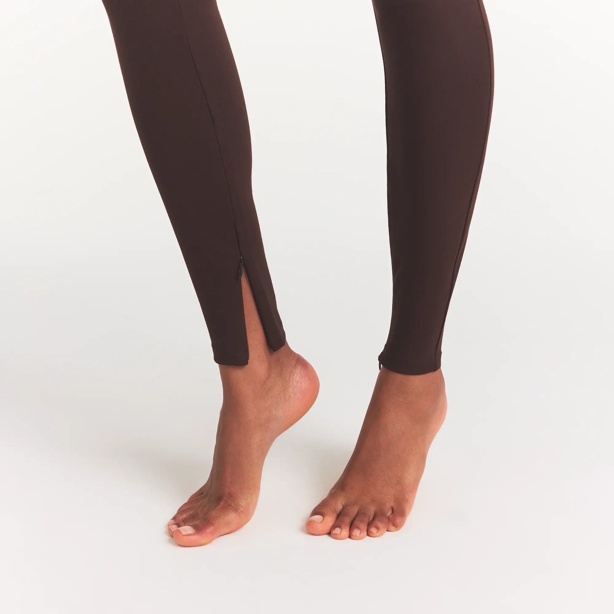 THE ESSENTIAL COLLECTION HIGH-WAISTED LEGGING | ESPRESSO - Image 5