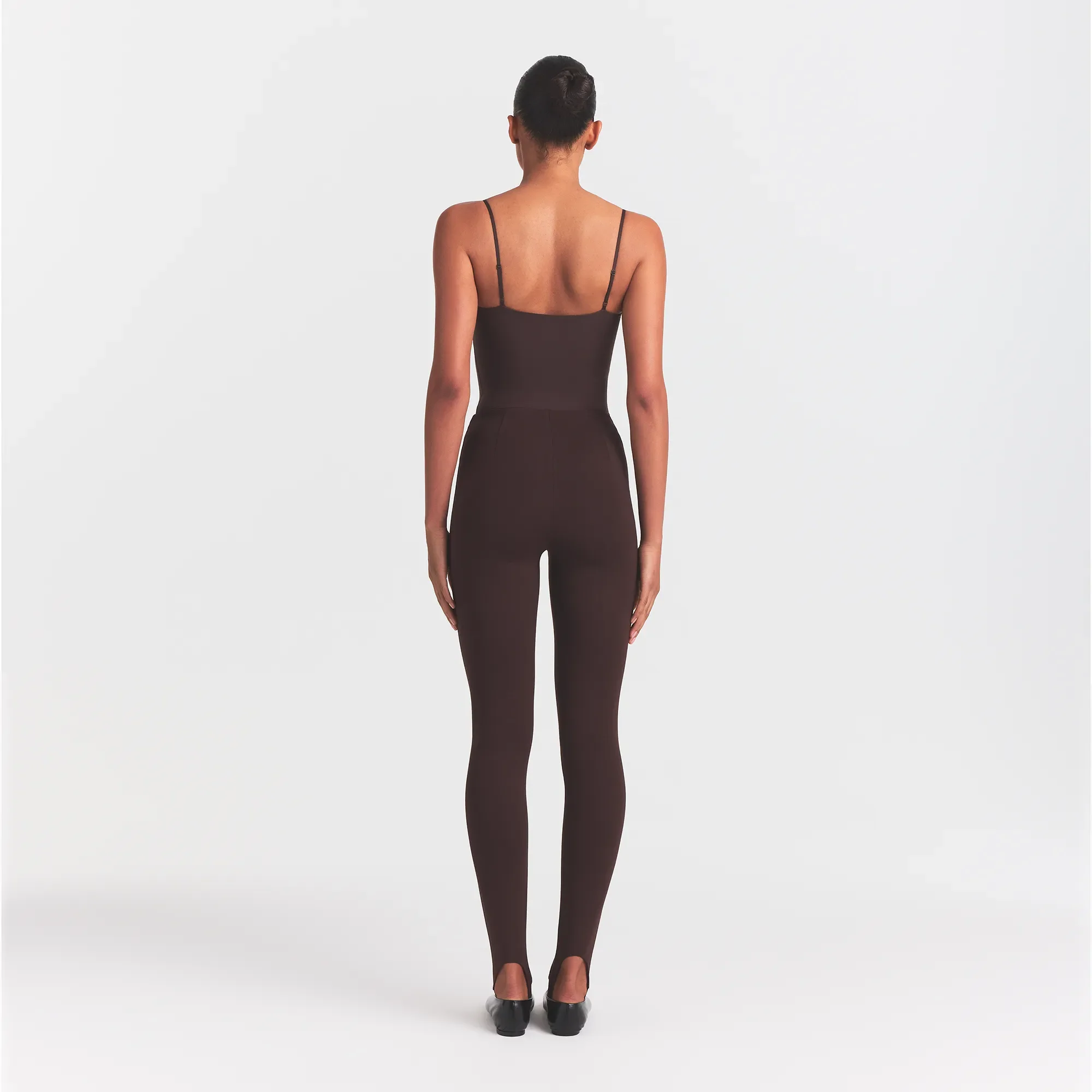 THE ESSENTIAL COLLECTION HIGH-WAISTED STIRRUP LEGGING | ESPRESSO - Image 5