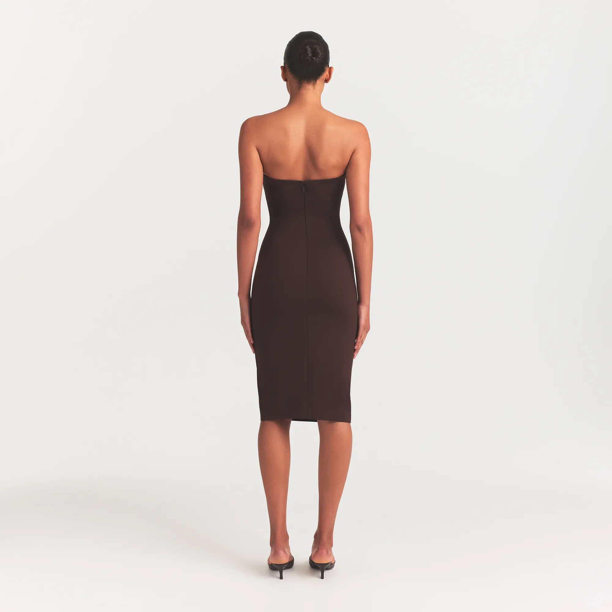 THE ESSENTIAL COLLECTION STRAPLESS MIDI DRESS | ESPRESSO - Image 4
