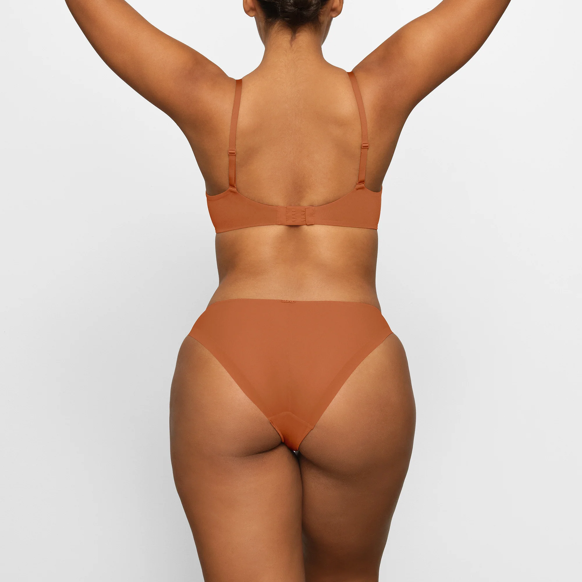 WEIGHTLESS SCOOP BRA | BRONZE - Image 4