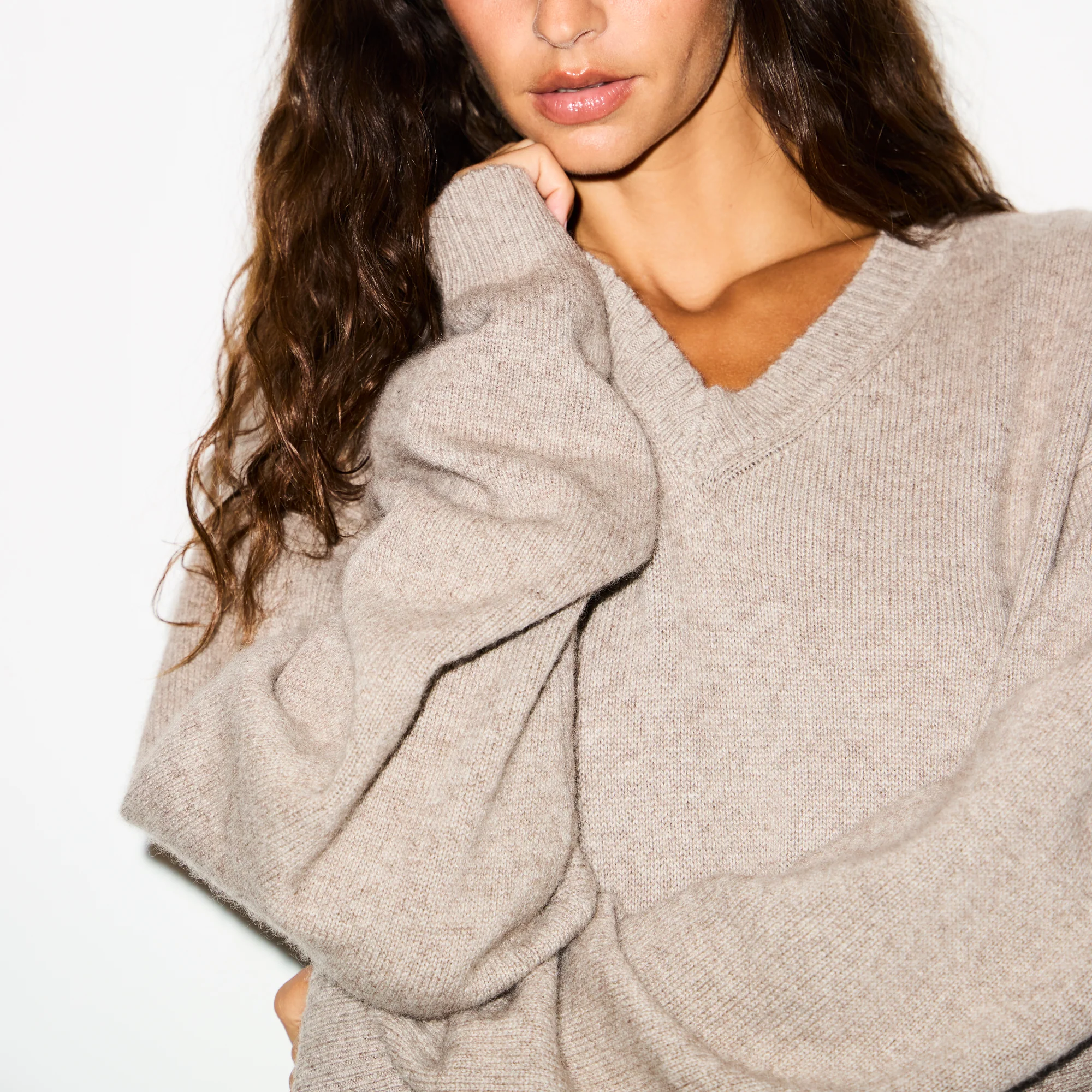 WOOL CASHMERE OVERSIZED V NECK SWEATER | LINEN - Image 7
