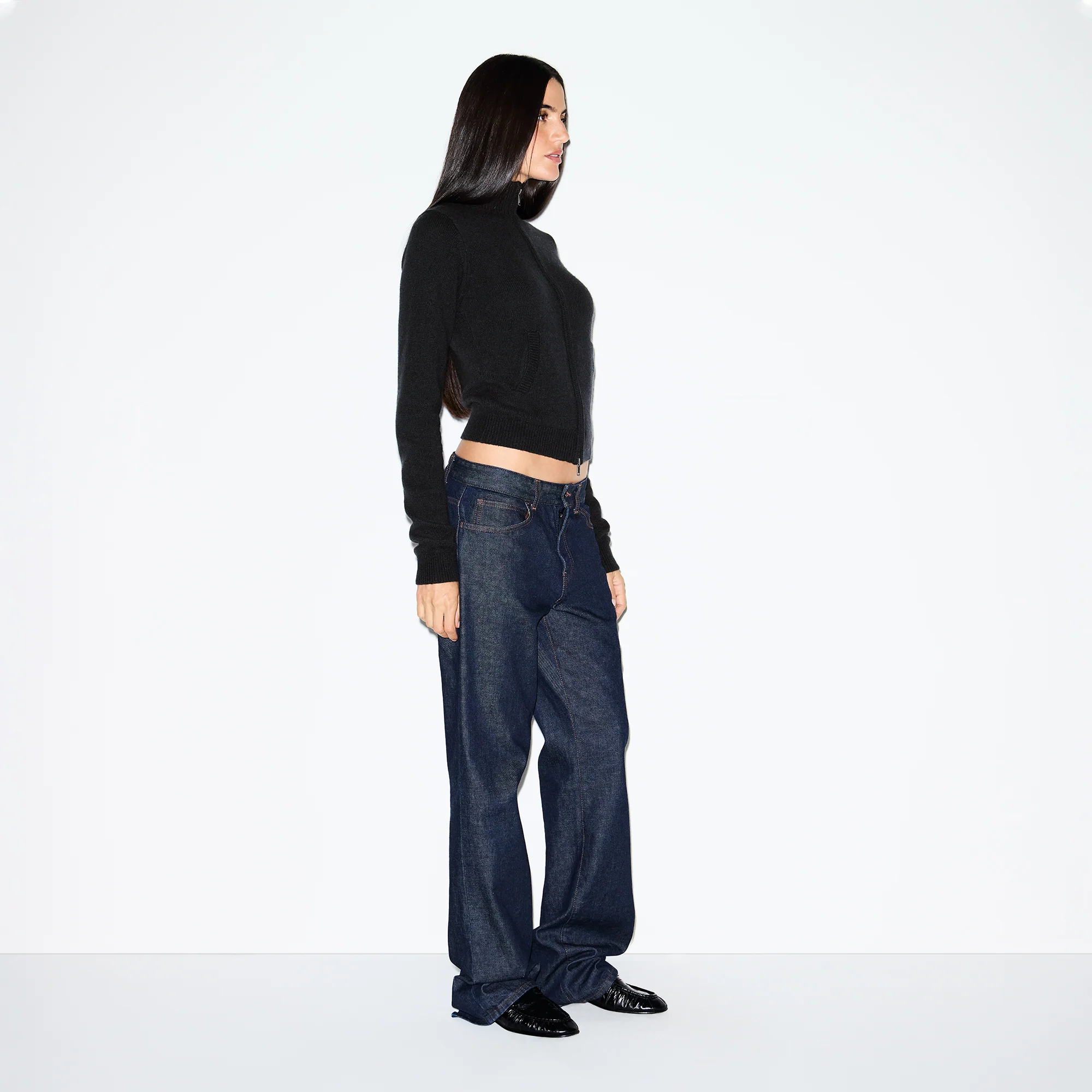 WOOL CASHMERE ZIP UP MOCK NECK SWEATER | ONYX - Image 4