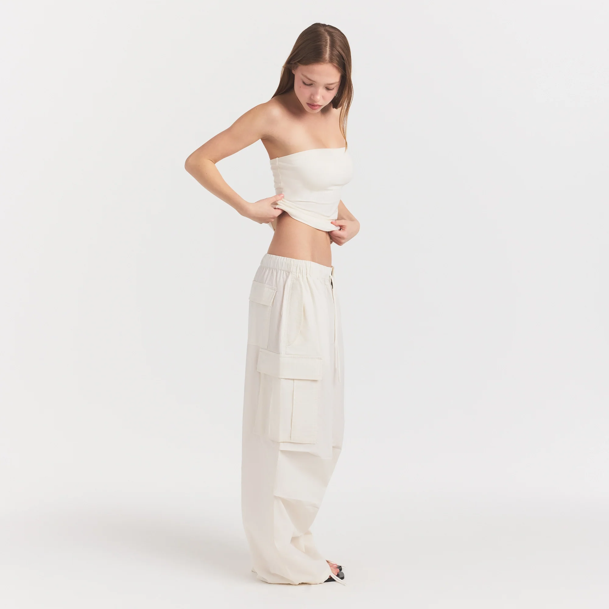 WOVEN COTTON OVERSIZED LOW RISE CARGO PANT | EGRET - Image 3